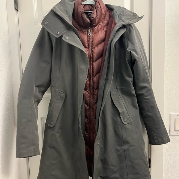 Patagonia Women’s Tres 3 in 1 Waterproof Down Parka Small (lightly worn) - Picture 5 of 14